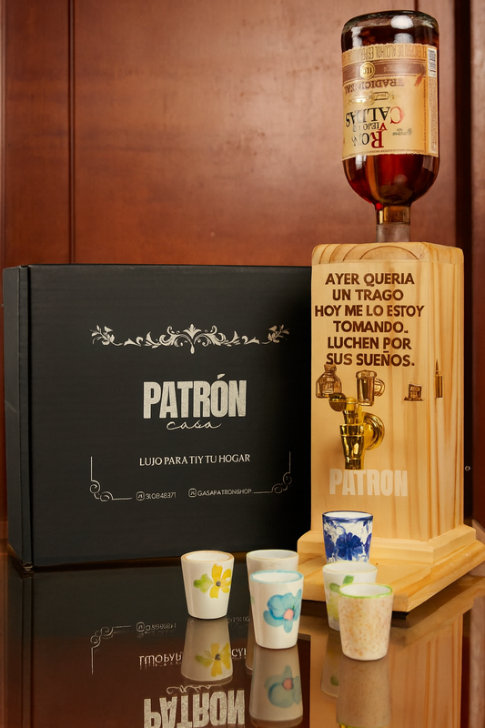 Dispensador de licor Patrón® Nogal